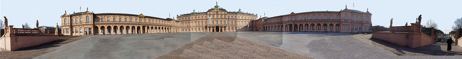 Панорама на почетния двор (2005 г.)