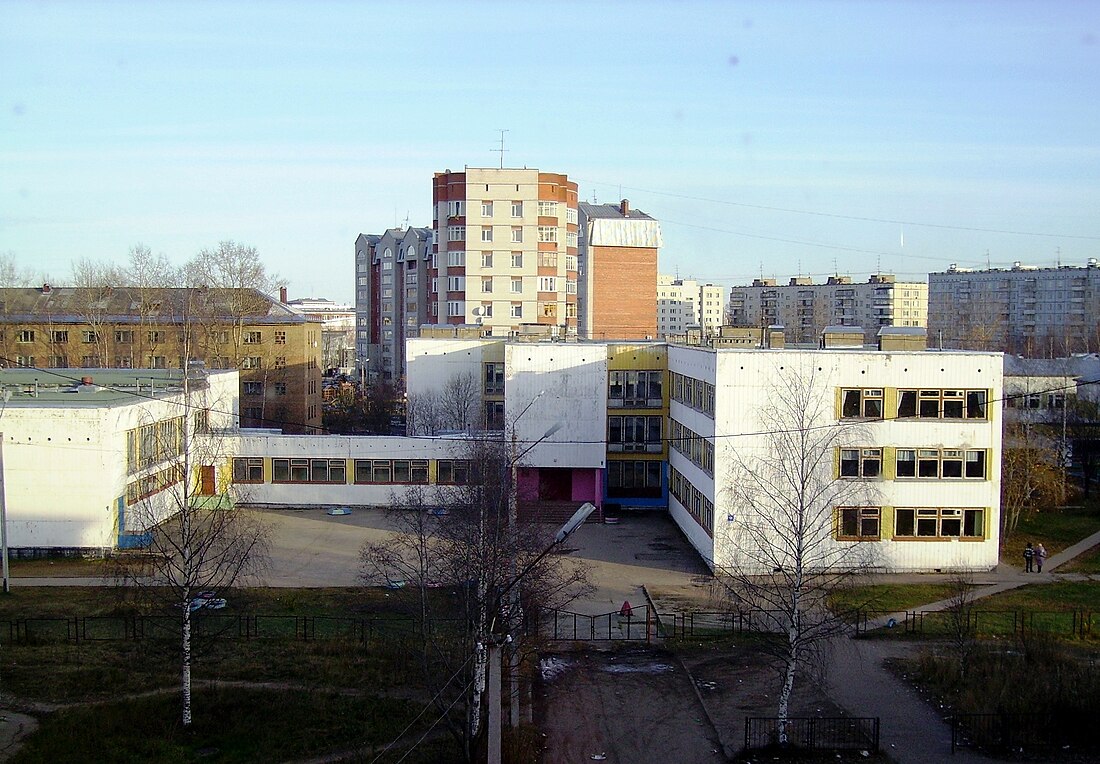 File:School 18 Syktyvkar.JPG