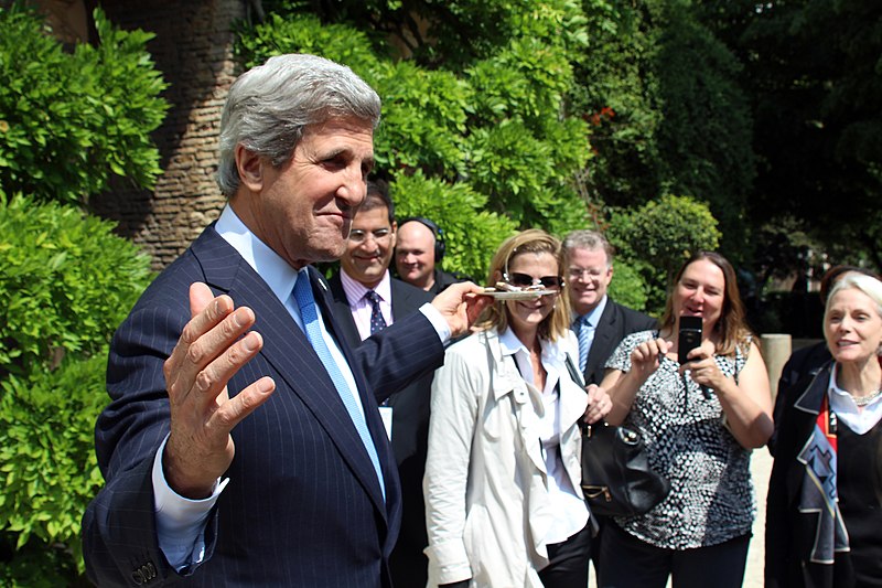 File:Secretary Kerry Shares Italian Cookies With the Traveling Press Corps.jpg