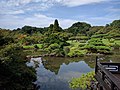 回遊式日本庭園より「玉藻池」を望む