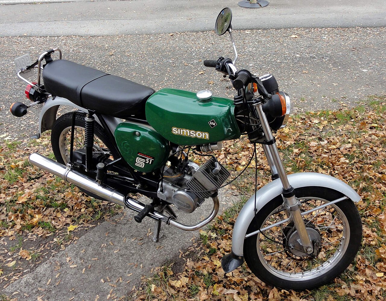 File:Simson S51 B2-4 from 1980 original condition III.jpg - Wikimedia  Commons