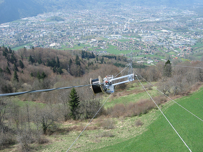 File:SkyWrap fibre optic cable installation.jpg