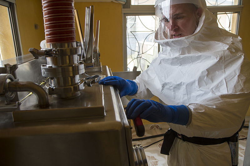 File:Soldier-scientists begin closure of Ebola testing labs 150209-A-CF357-073.jpg