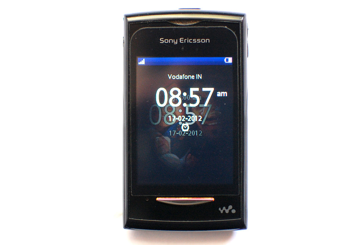 File:Sony Ericsson W880i (1).jpg - Wikimedia Commons