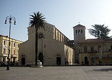 Chiesa e piazza Santa Restituta