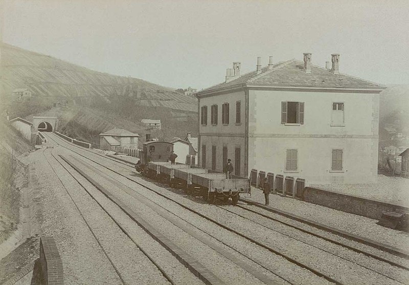 File:Stazione di Genova San Quirico.jpg