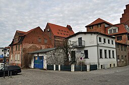 Stralsund, Am Fährkanal, Ecke Neue Semlower Straße (2012-03-04), by Klugschnacker in Wikipedia