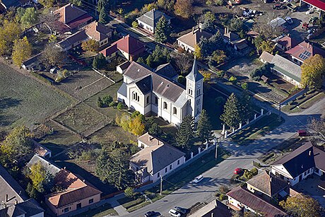 File:Szent Vendel templom a magasból.jpg