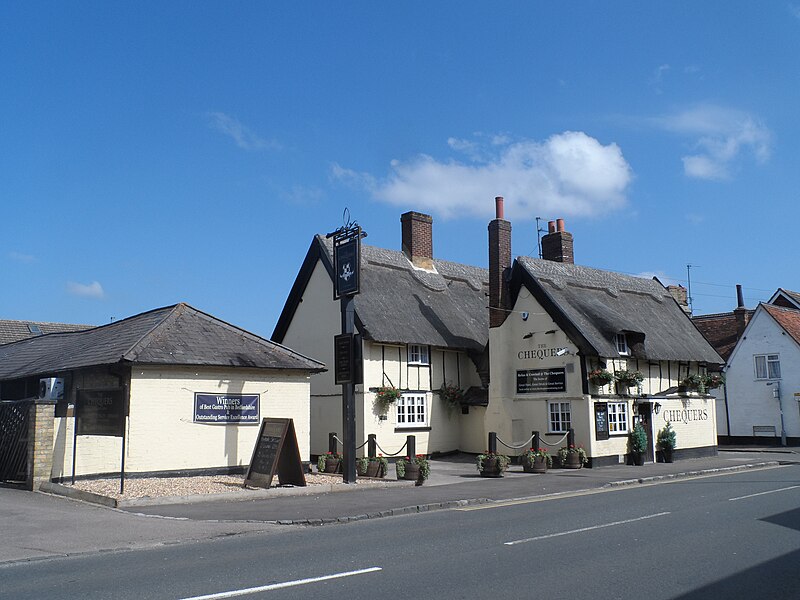 File:The Chequers pub, Westoning - geograph.org.uk - 4545788.jpg