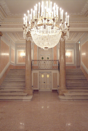 Gran Teatro La Fenice: La prima Fenice: dal bando di concorso del 1789 allinaugurazione del teatro nel 1792, La trasformazione napoleonica e i restauri successivi: 1807-1835, Dallincendio del 13 dicembre 1836 agli interventi del 1976