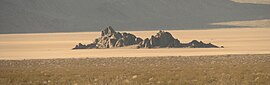 The Racetrack-dagi tribuna, Death Valley National Park.jpg