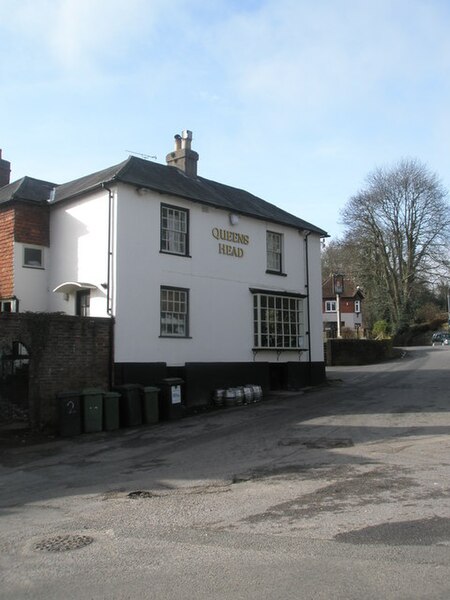 File:The Queen's Head - geograph.org.uk - 1195170.jpg