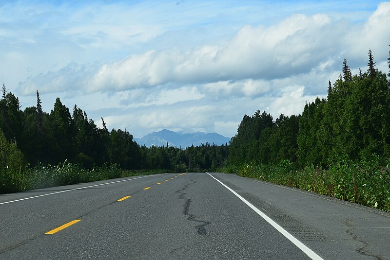 File:The road onwards to Denali - AK-3.jpg