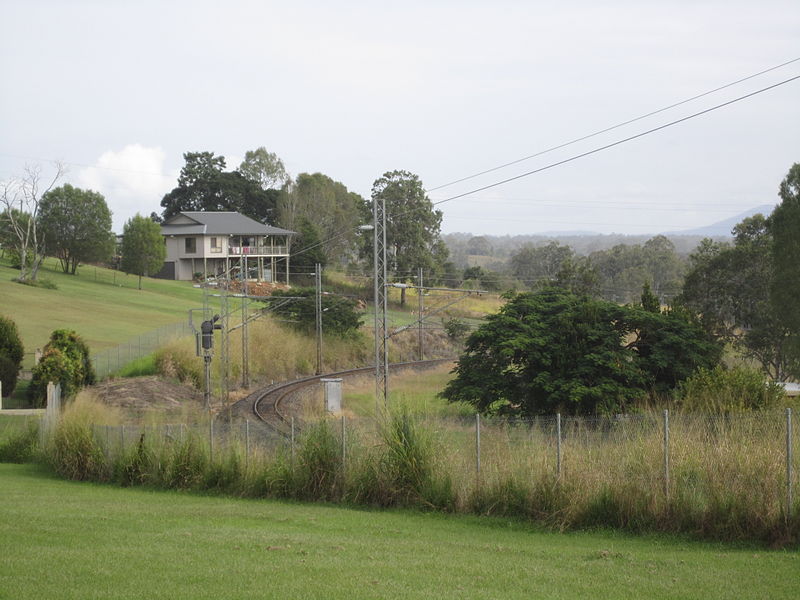 File:Tiaro - Country Rail Line.jpeg