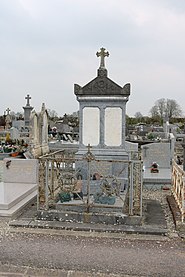 Tombe de Fernand Lantoine au cimetière de Maretz.