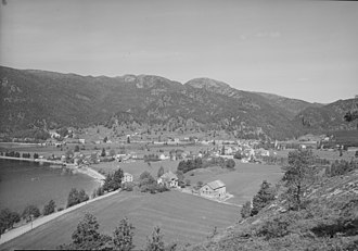 View of the church and village in 1948. Tonstad, Sirdal - no-nb digifoto 20160225 00129 NB MIT FNR 05897 (cropped).jpg