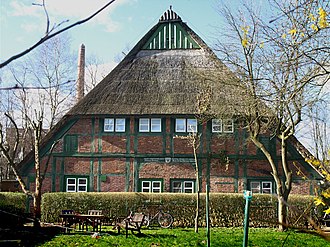 Das Altenteilerhaus (Bj. 1810), letzter Rest des Tornescher Hofs von Jürgen Siemsen, wurde 2013 abgerissen.