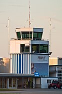 Deutsch: Tower des Flughafens St Gallen-Altenrhein "Peoples Business Airport" (EDST) English: Tower of St Gallen-Altenrhein Airport "Peoples Business Airport" (EDST)