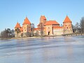 Trakai castle and frozen lake 2.JPG