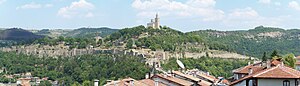 Panoramic view of Tarnovo, the capital of the Second Bulgarian Empire Tsarevets-Panorama.jpg