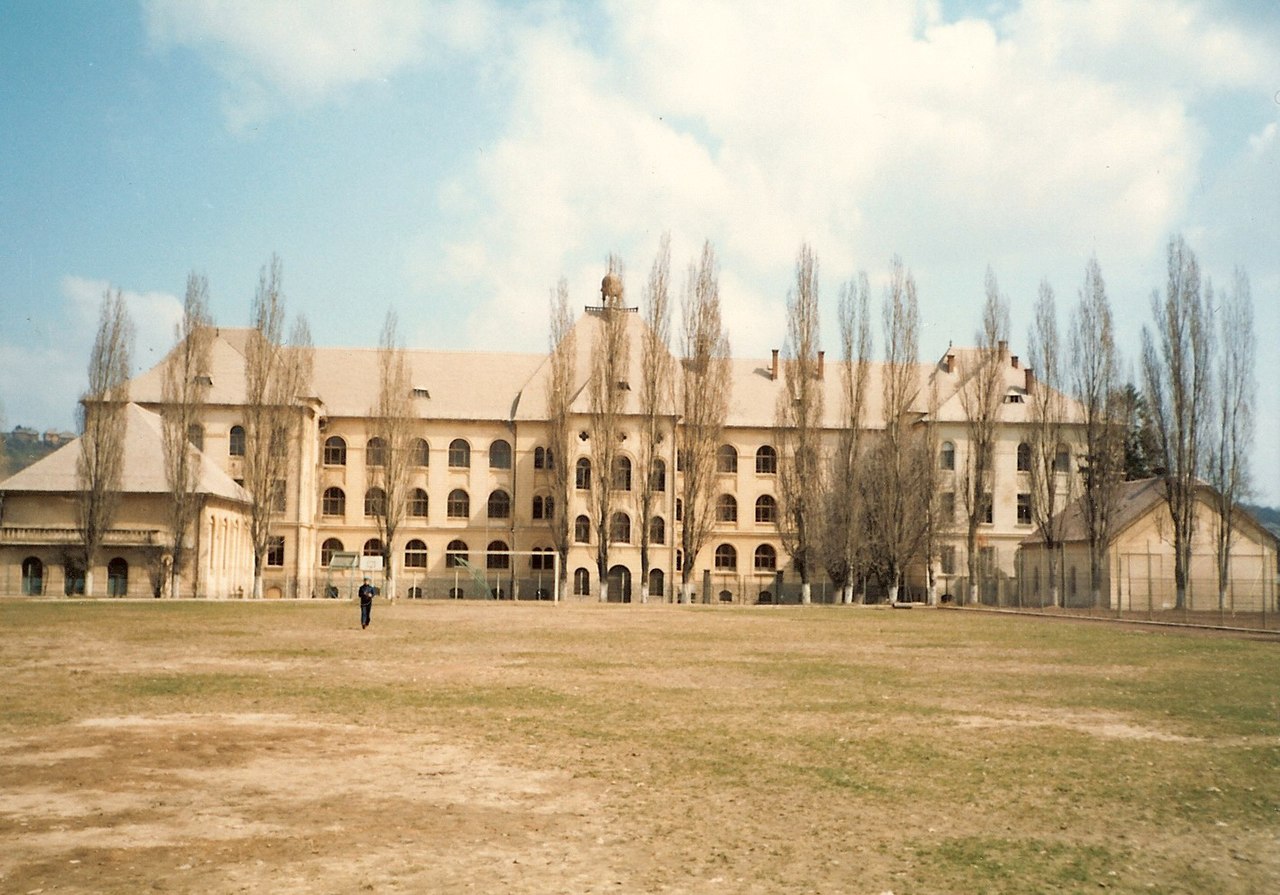 Turda, Colegiul National Mihai Viteazul (1982).jpg