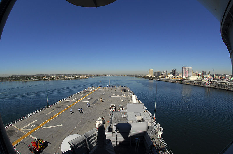 File:US Navy 081007-N-4774B-046 The amphibious assault ship USS Boxer (LHD 4) transits the waters of San Diego Bay.jpg