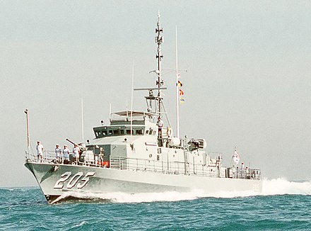 HMAS Townsville in 1990 US Navy DN-ST-90-08224 HMAS Townsville (FCPB 205) cropped.jpg