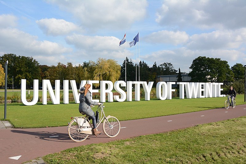 File:University-of-twente-letters.jpg