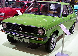 VW Polo LS I 1977 vihreä vl TCE.jpg