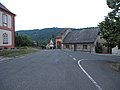 Čeština: Ulice ve Valči. Okres Karlovy Vary, Česká republika.