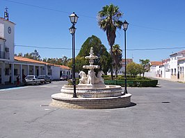 Fuente en la plaza de Valrío.
