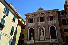 Il palazzo del beato Jacopo da Varazze, già sede del municipio.