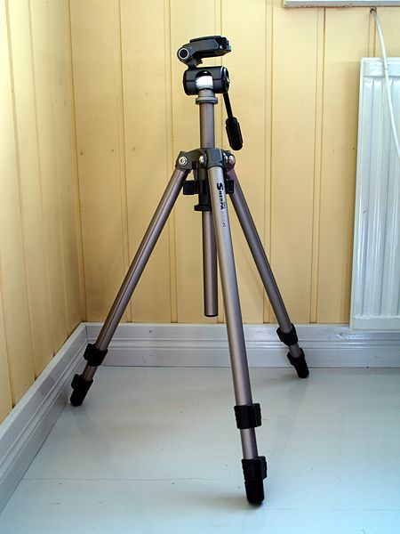 File:Velbon Sherpa 600R camera tripod.jpg