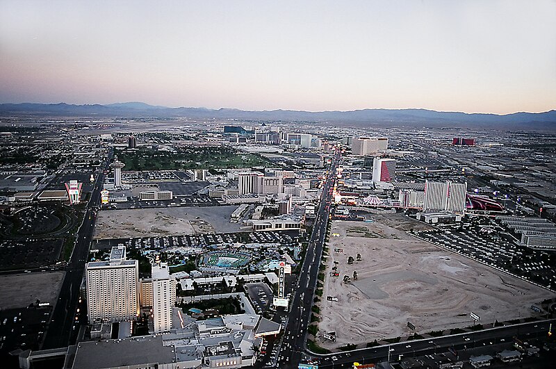 File:View from Stratosphere in Las Vegas (1995).jpg