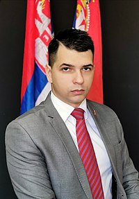 Мирчетић, испред националних обележја