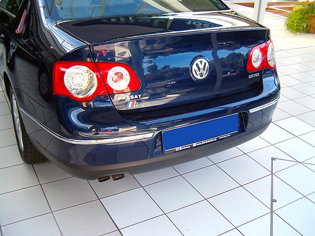 File:VW Passat B6 front 20100711.jpg - Wikimedia Commons