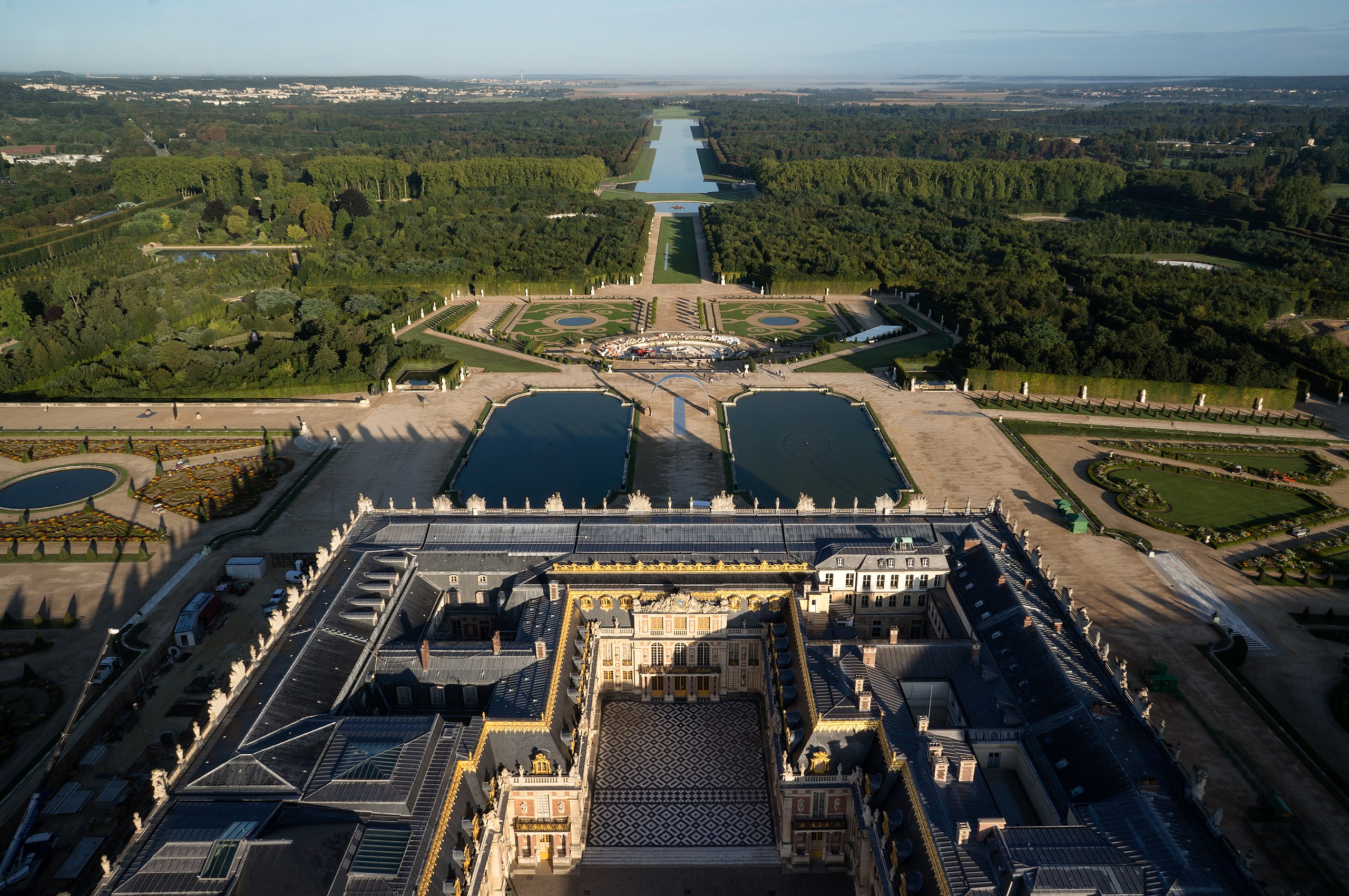 [RP commun] Glitters and power make us unstoppable 2560px-Vue_a%C3%A9rienne_du_domaine_de_Versailles_le_20_ao%C3%BBt_2014_par_ToucanWings_-_Creative_Commons_By_Sa_3.0_-_03