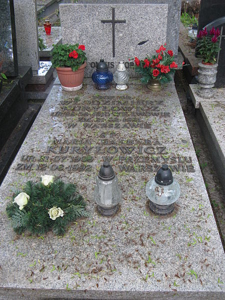 File:Włodzimierz Kuryłowicz grób.JPG
