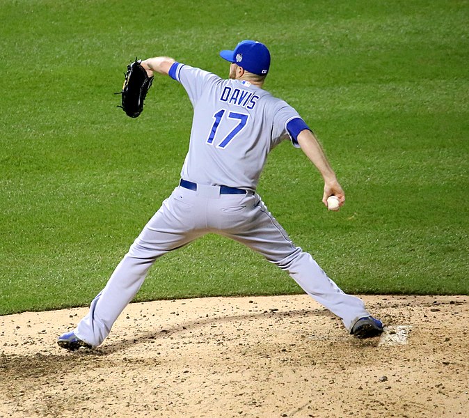 File:Wade Davis Throwing the Last Pitch of the 2015 World Series.jpg