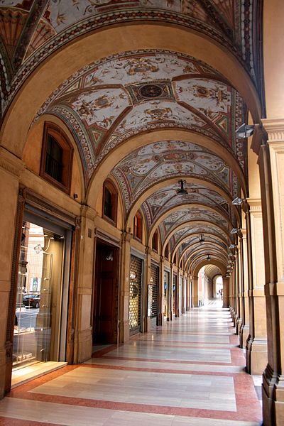 File:Walkway, Bologna.jpg