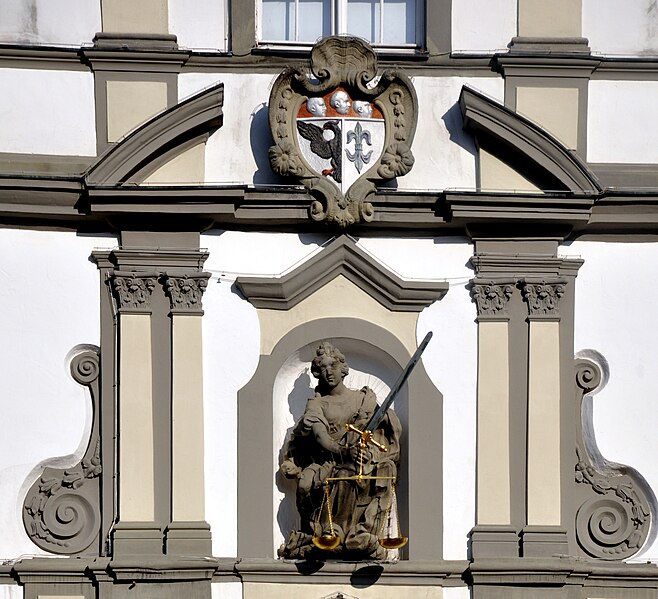File:Wangen Rathaus Justitita Wappen.jpg