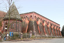 Polygonaler Pavillon am Nordende der Schauseite (links, nicht im Bild)