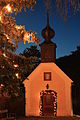 Deutsch: Leonardikapelle mit Weihnachtsbeleuchtung in Weissenbach bei Mödling   This media shows the protected monument with the number 70977 in Austria. (Commons, de, Wikidata)