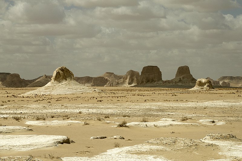 File:White Desert, Rock formations in desert landscape, Egypt.jpg