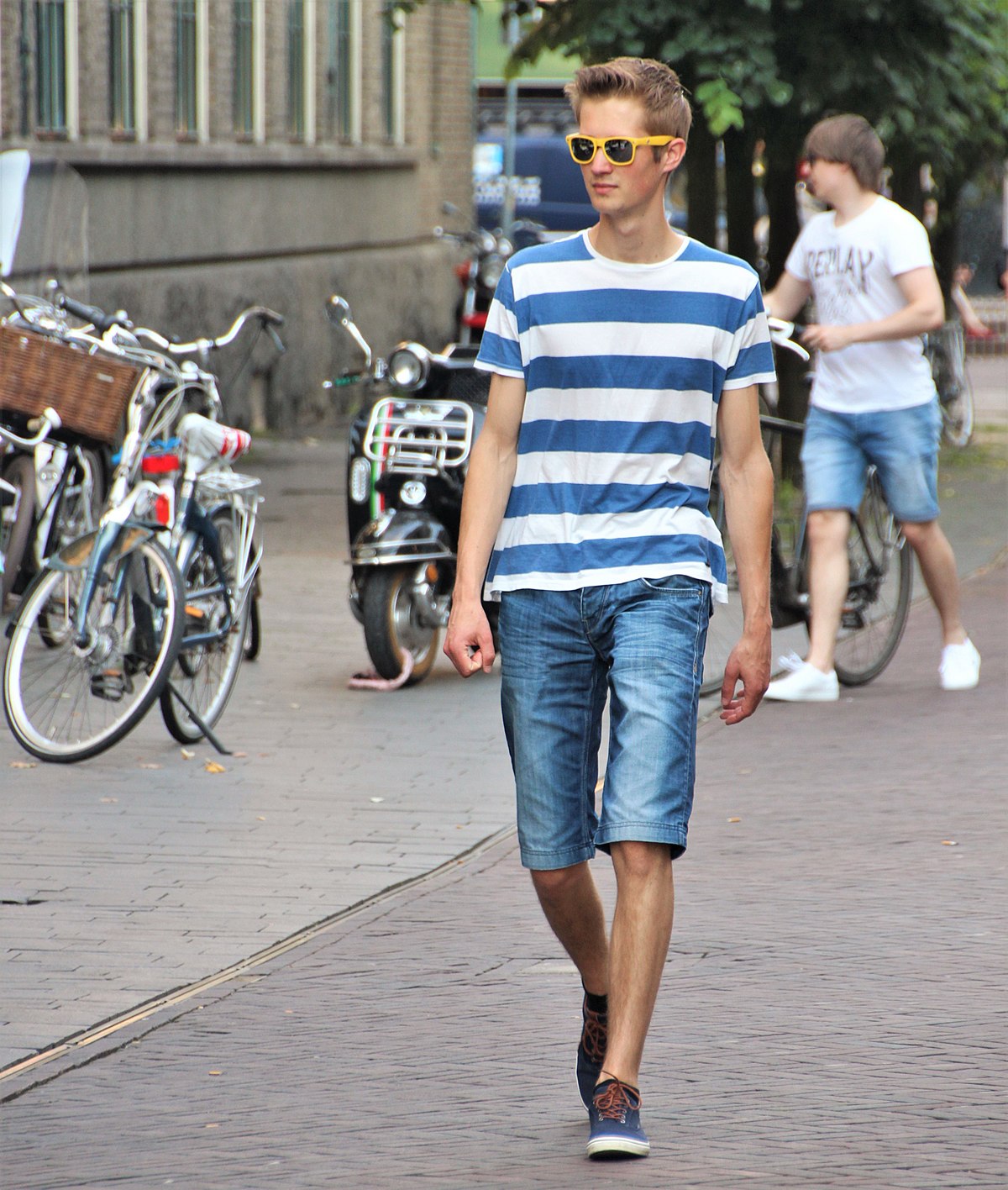 Jorts - Are Jean Shorts For Men Stylish? (Looking Good In Denim Shorts)