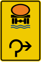 Zeichen 442-26 Vorwegweiser für Fahrzeuge mit wasser­gefährdender Ladung, im Kreisverkehr rechts