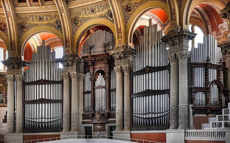 File:(Barcelona) Grans òrgans del Palau Nacional.jpg