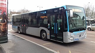 Le Citaro C2 n°H335 sur la ligne 10 à Versailles.