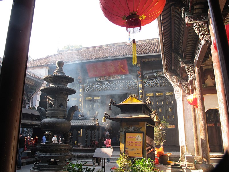 File:化成寺内的香火 - panoramio.jpg