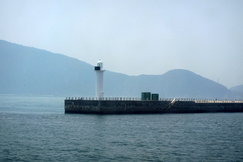 File:부산항의 등대 Lighthouse of Port Busan 釜山港の灯台 - panoramio.jpg